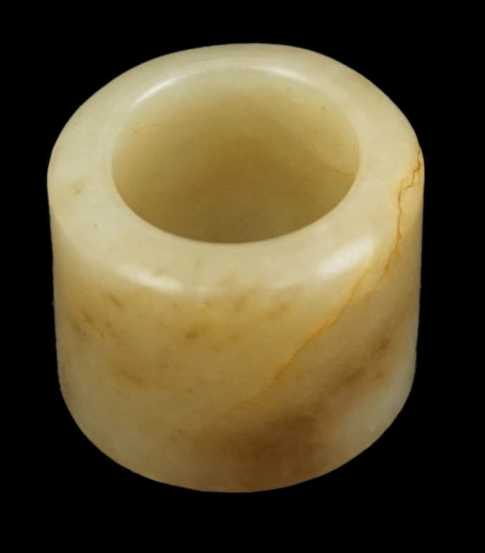 A Chinese pale celadon jade archer's thumb ring, 18th/19th century